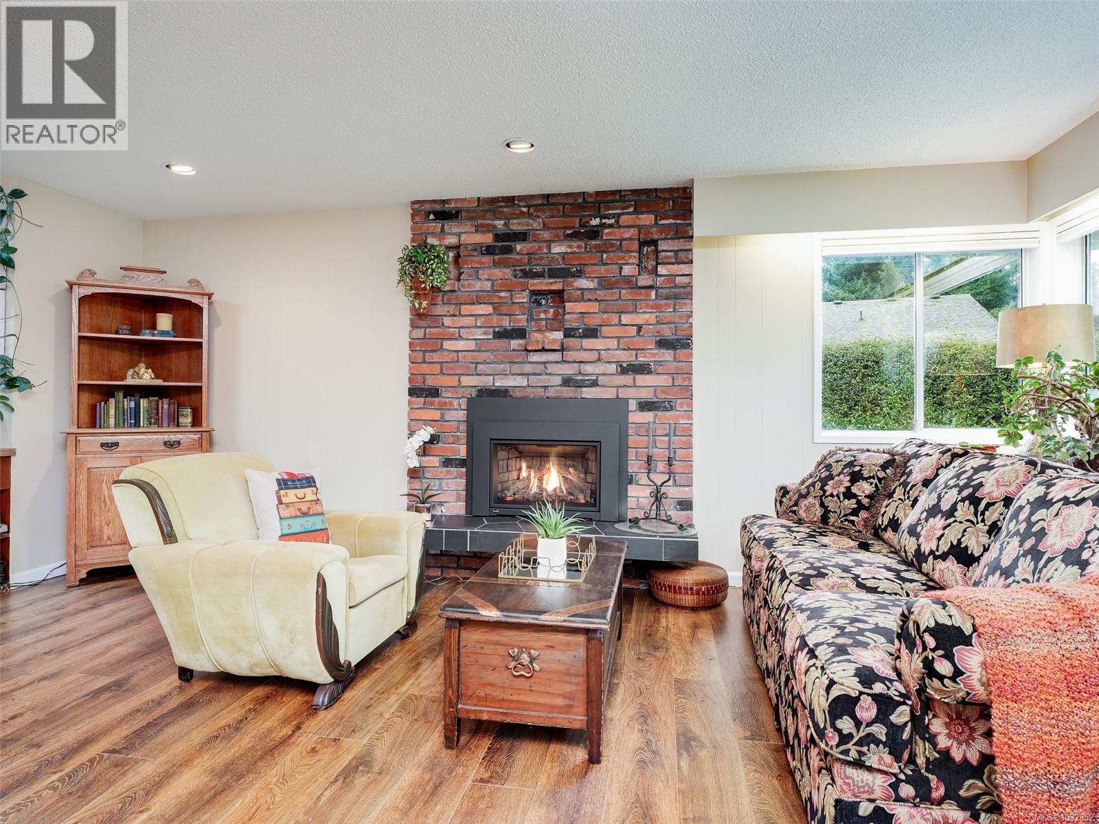 985 Sutcliffe Road - photo 2