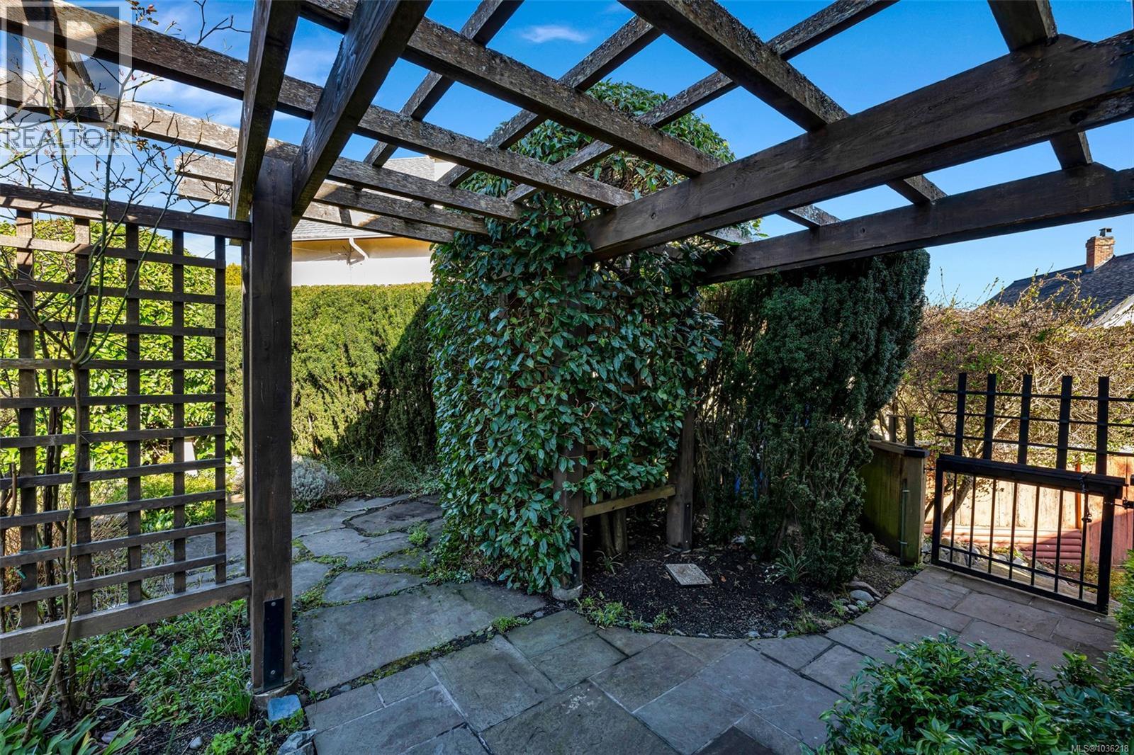 449 Victoria Ave - 32