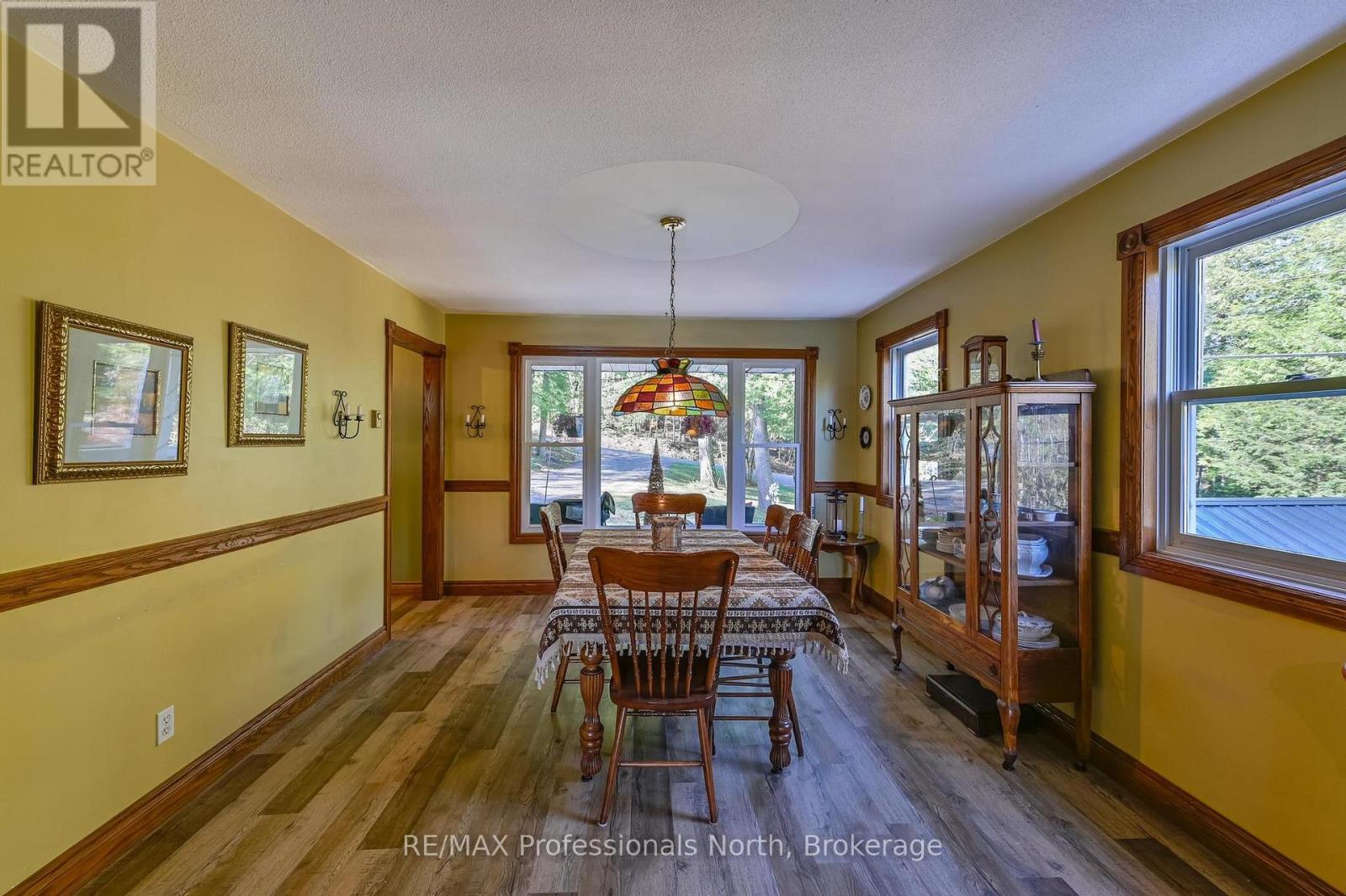 1392 TENNYSON ROAD - 13