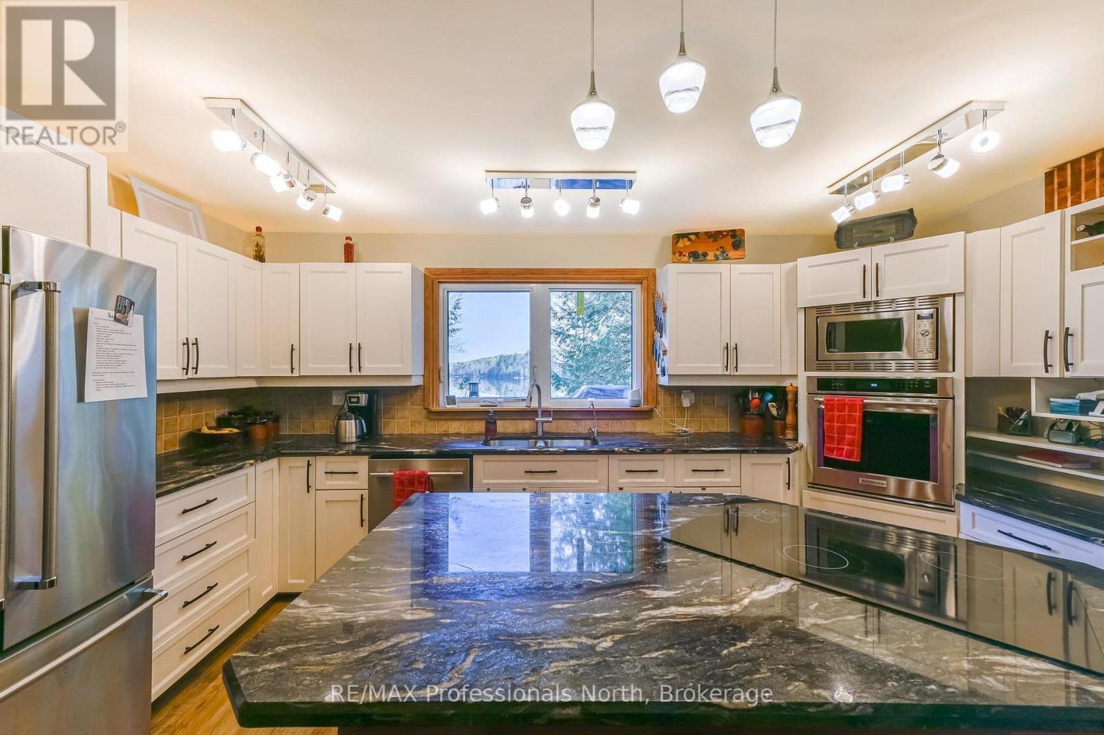 1392 TENNYSON ROAD - 21