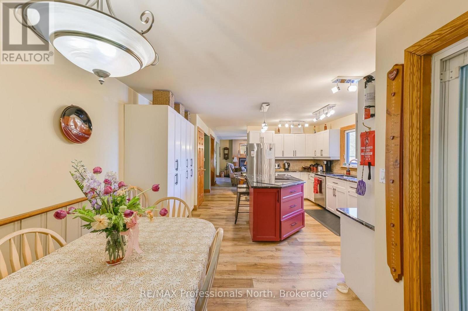 1392 TENNYSON ROAD - 25
