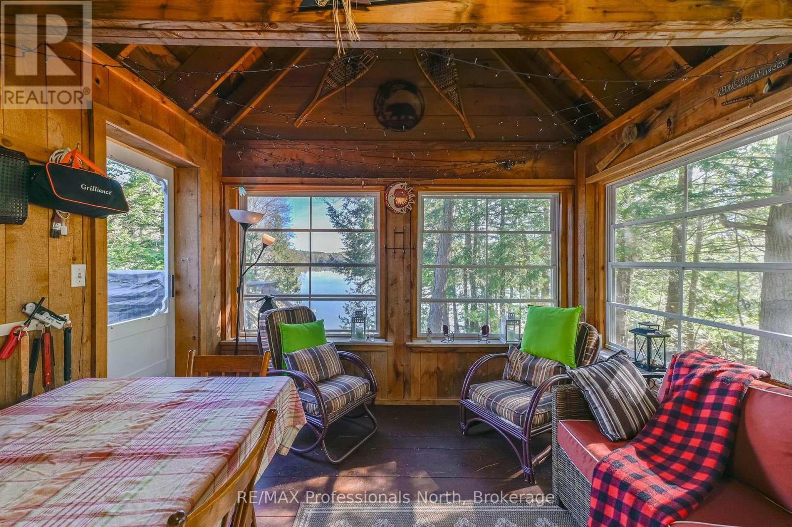 1392 TENNYSON ROAD - 27