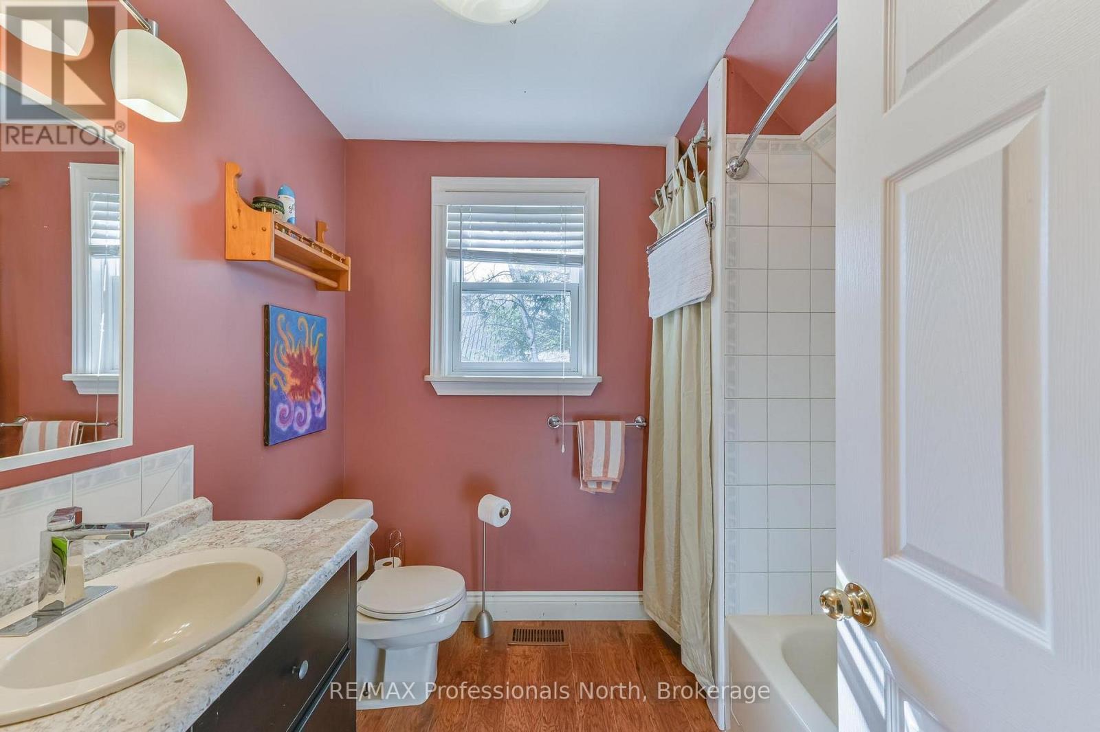 1392 TENNYSON ROAD - 33