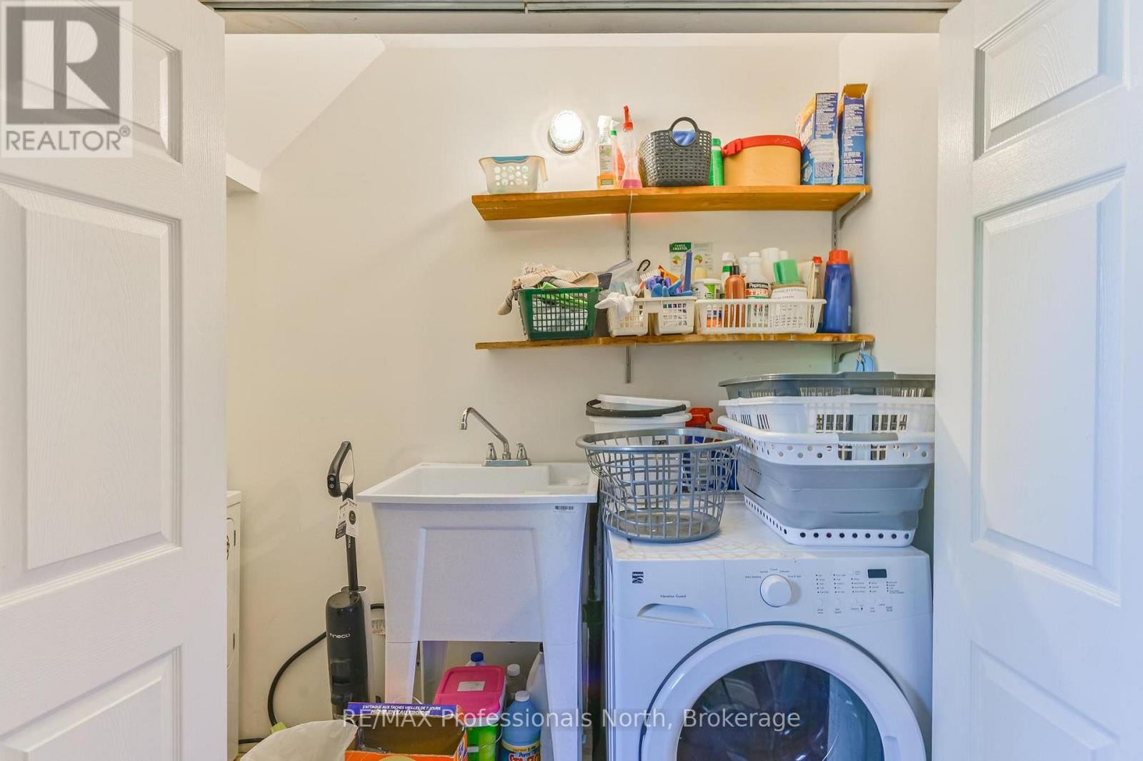 1392 TENNYSON ROAD - 39