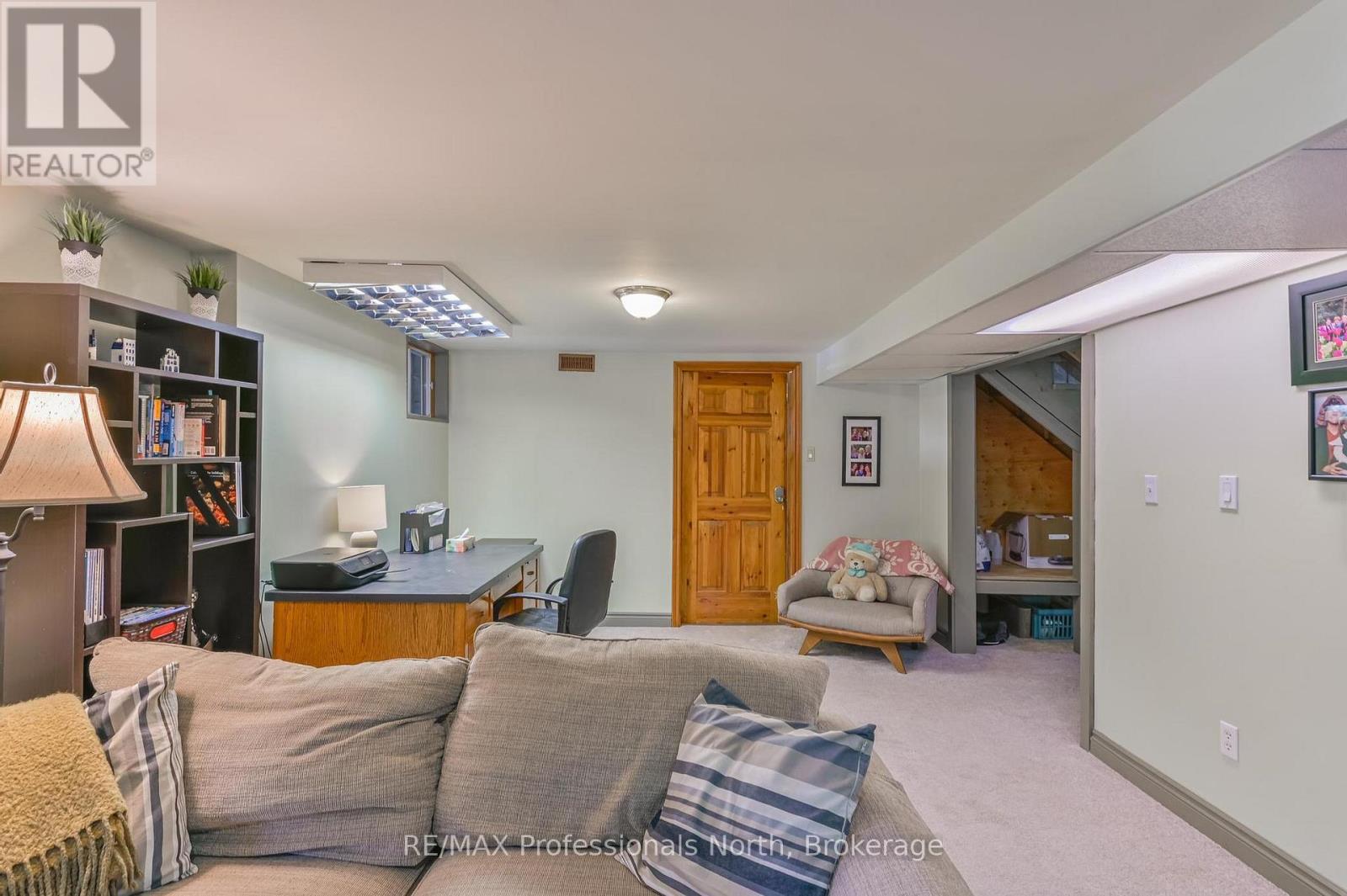 1392 TENNYSON ROAD - 43