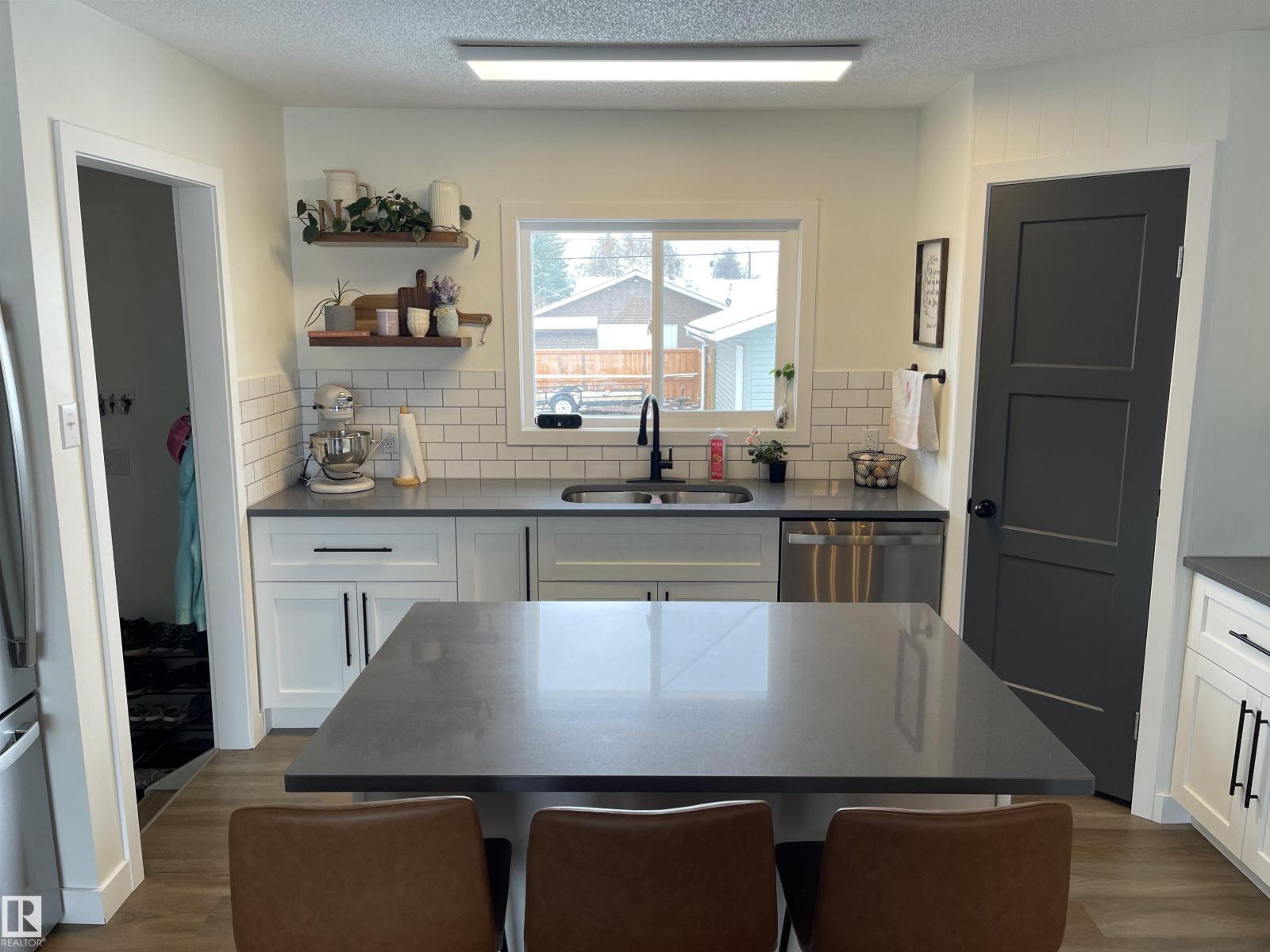 5221 53 AV - Image 2