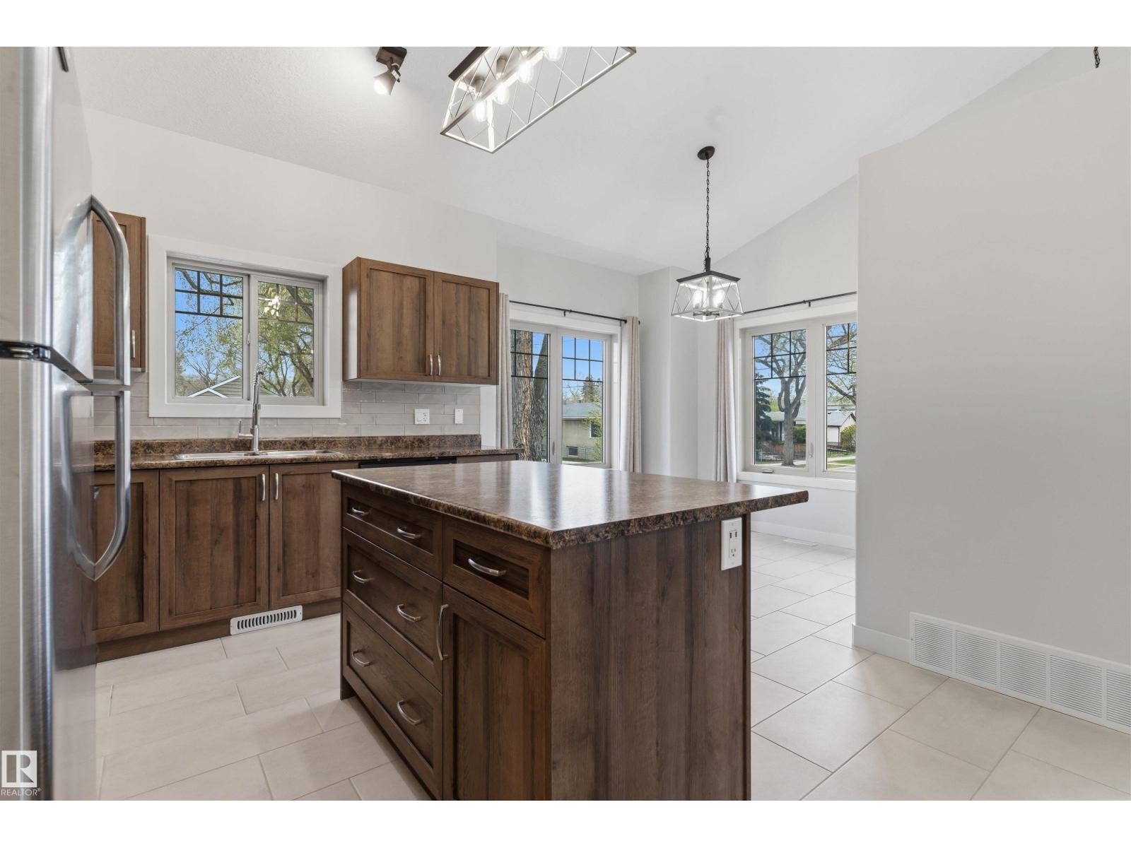 9302 120 AV NW - 5
