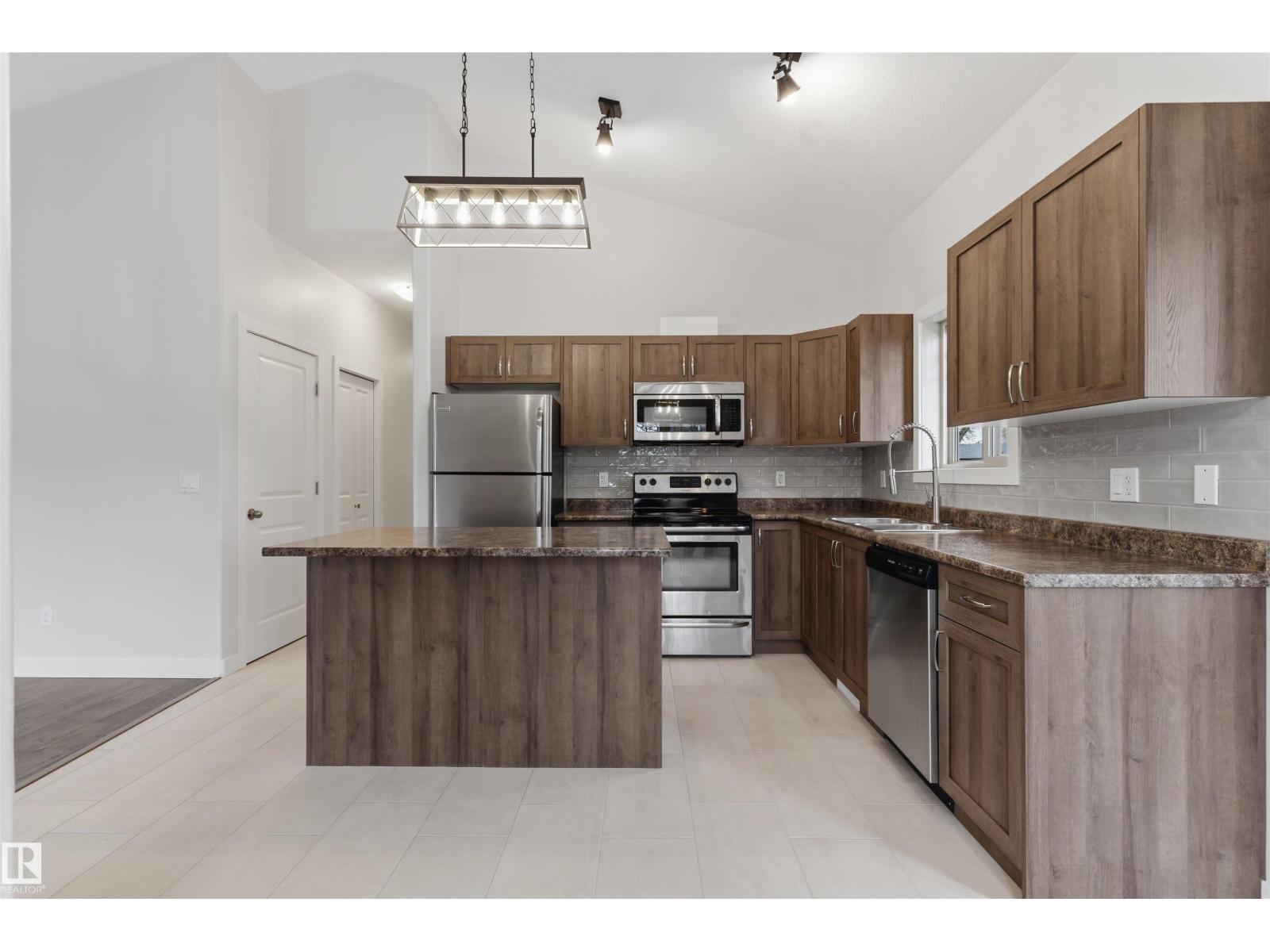 9302 120 AV NW - 7