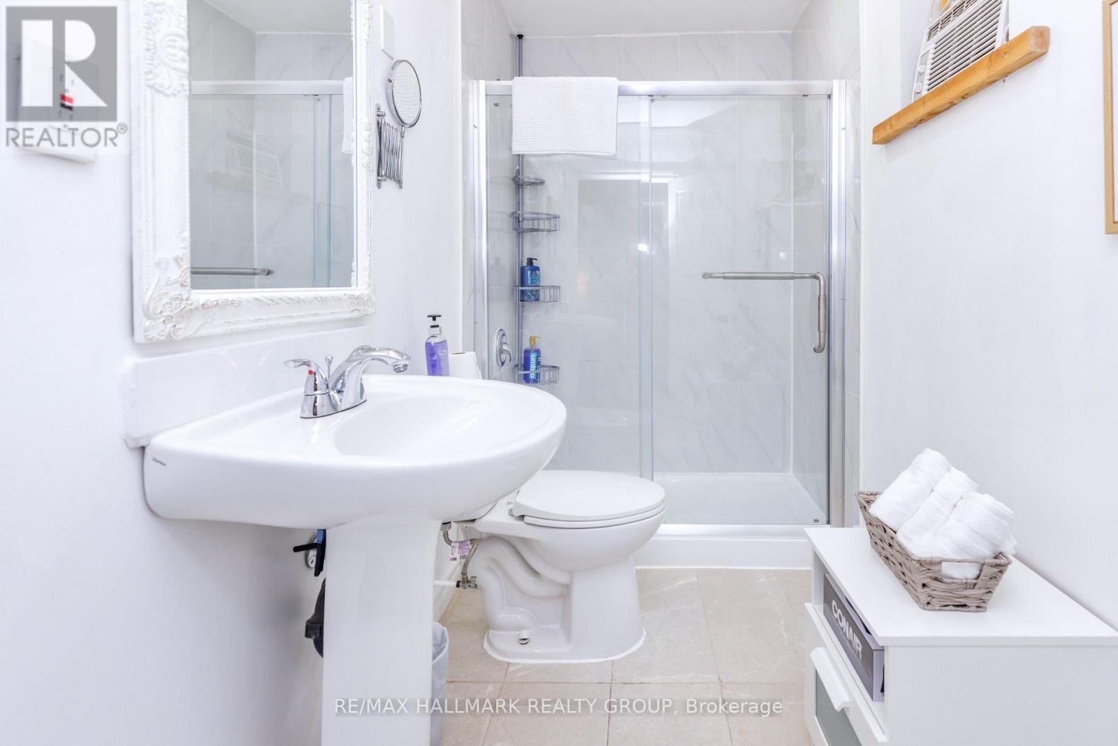 1 Bath House for Rent in Ottawa – 4 – 456 BRONSON AVENUE, Ottawa – MLS# X13138982 - Image 7