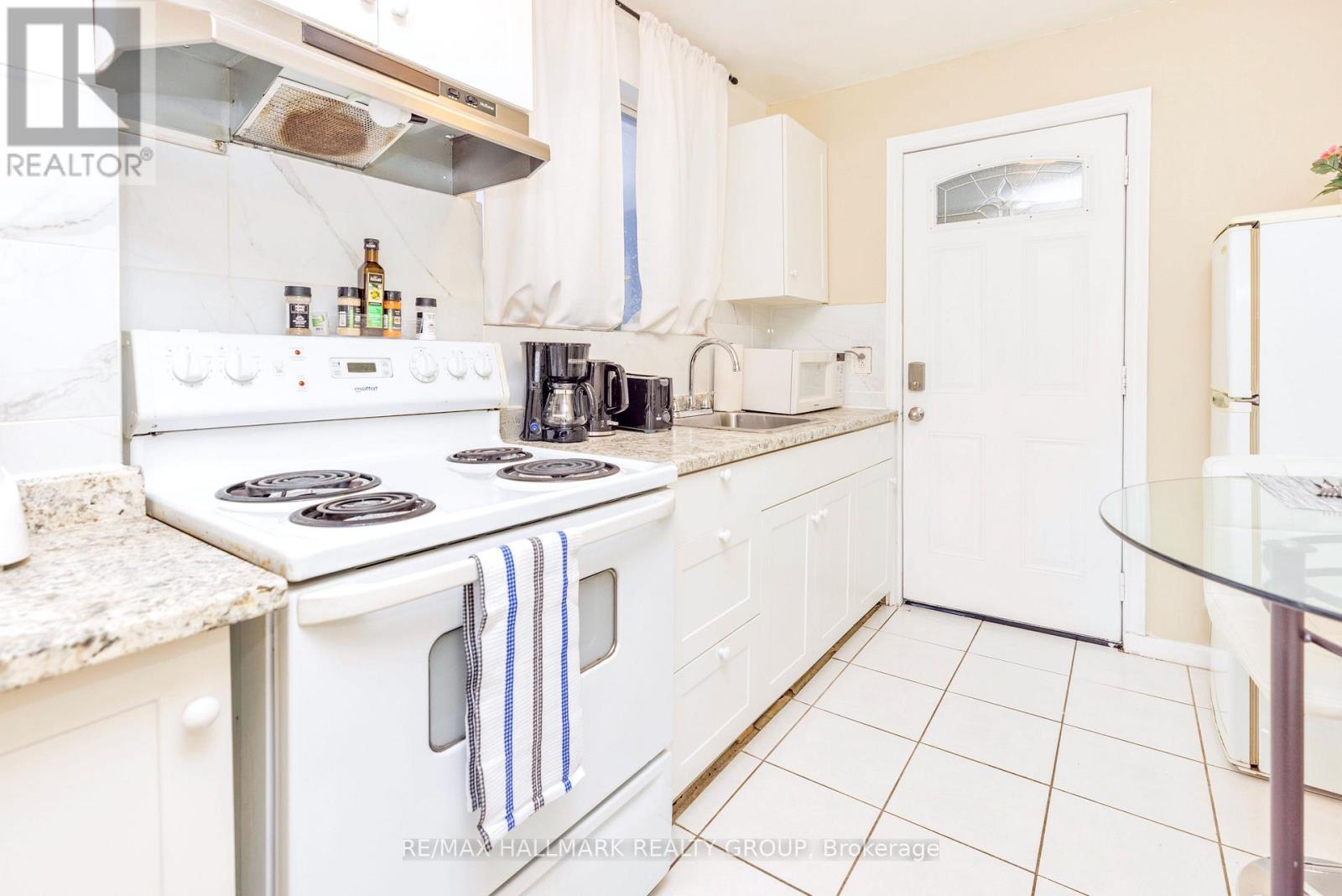 1 Bath House for Rent in Ottawa – 4 – 456 BRONSON AVENUE, Ottawa – MLS# X13138982 - Image 8