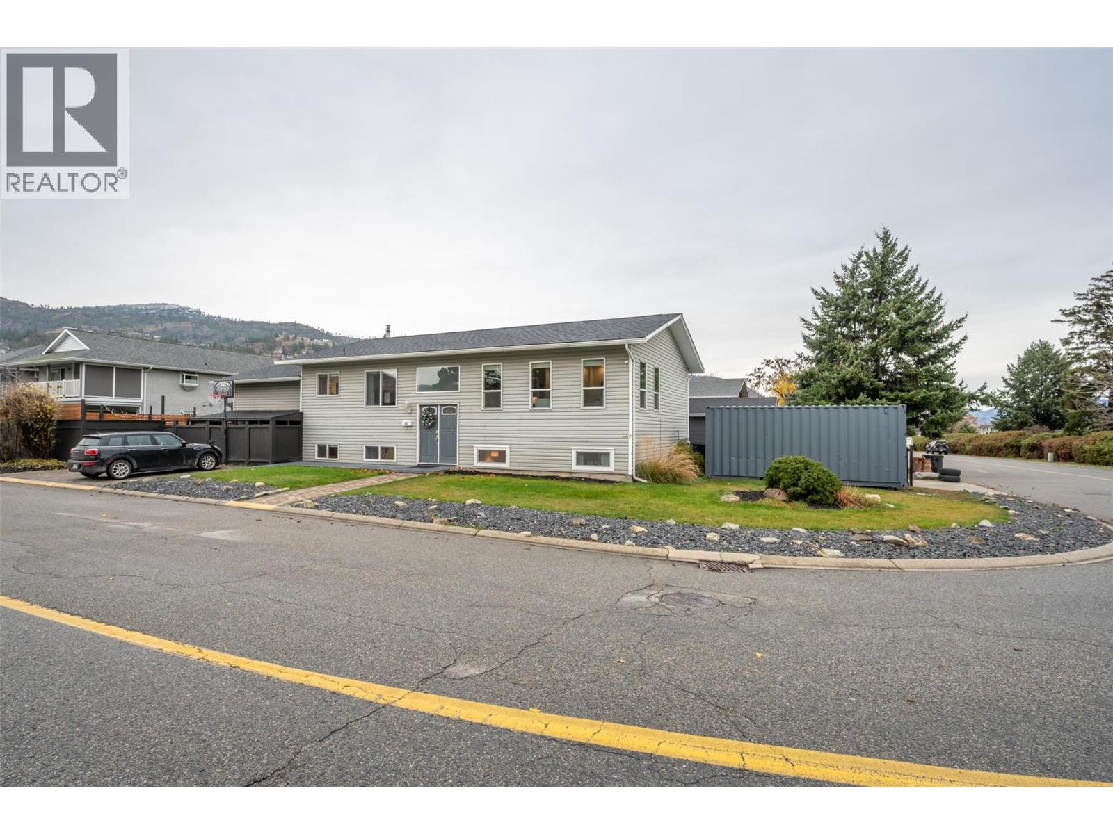 98 Dauphin Avenue, Penticton