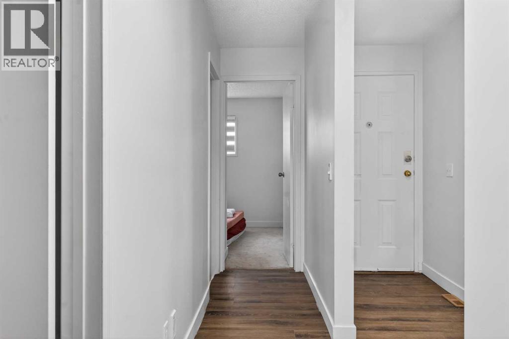 128 Castledale Crescent NE - 9