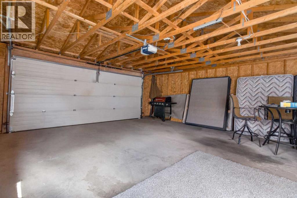 128 Castledale Crescent NE - 37