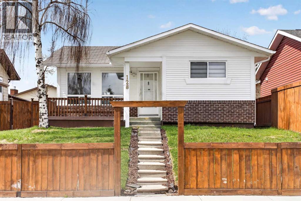 128 Castledale Crescent NE - 38