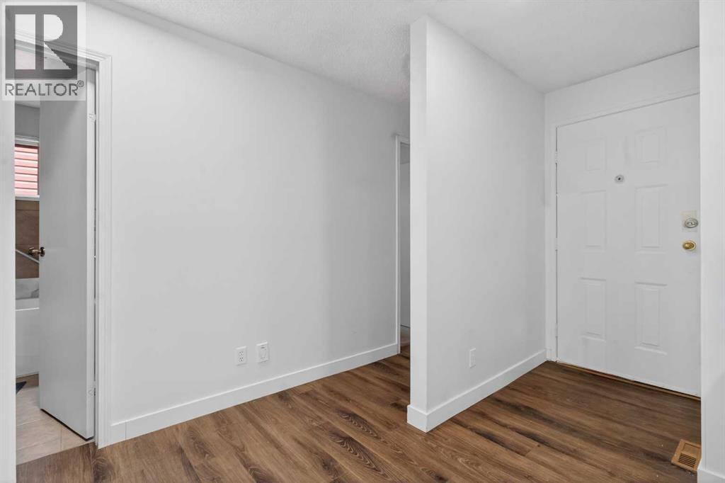 128 Castledale Crescent NE - 5