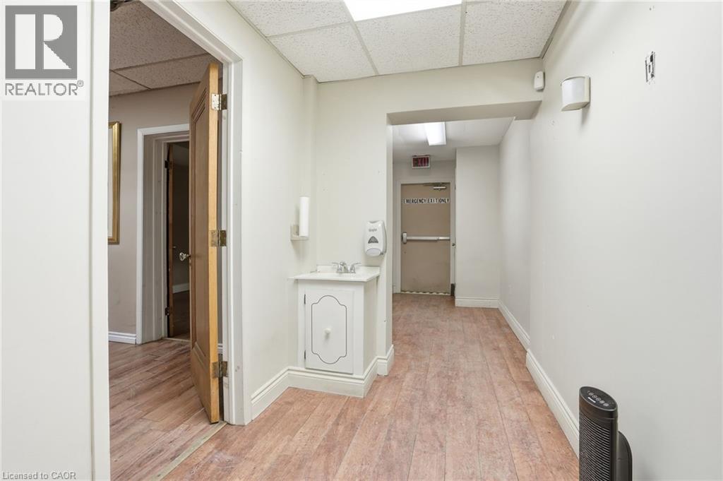 826 MAIN Street E, Hamilton, Ontario, L8M1L6 — Photo 17