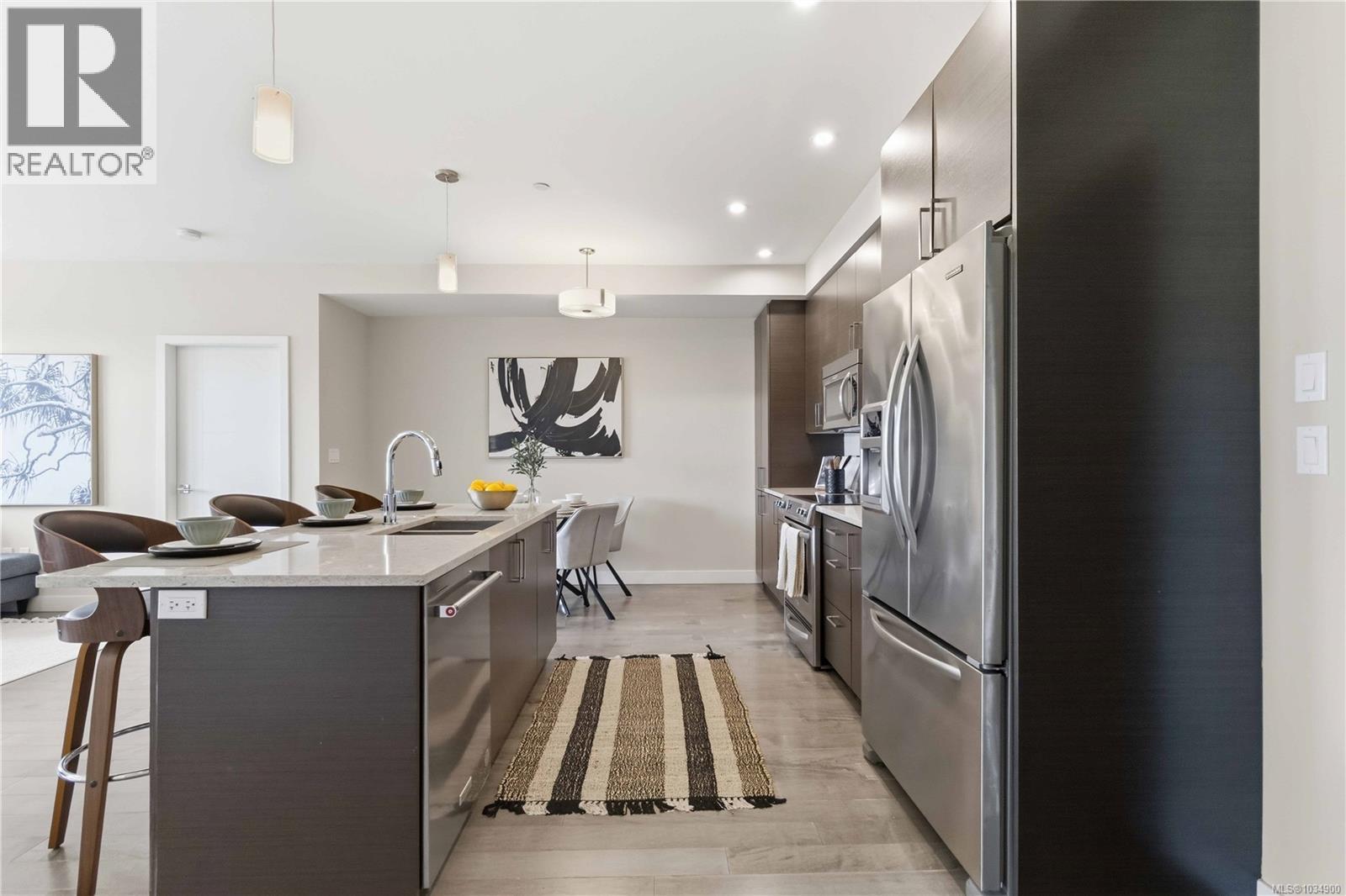 301 4000 Shelbourne Street, Saanich