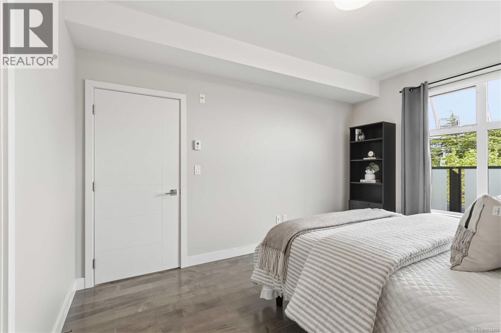 301 4000 Shelbourne Street, Saanich