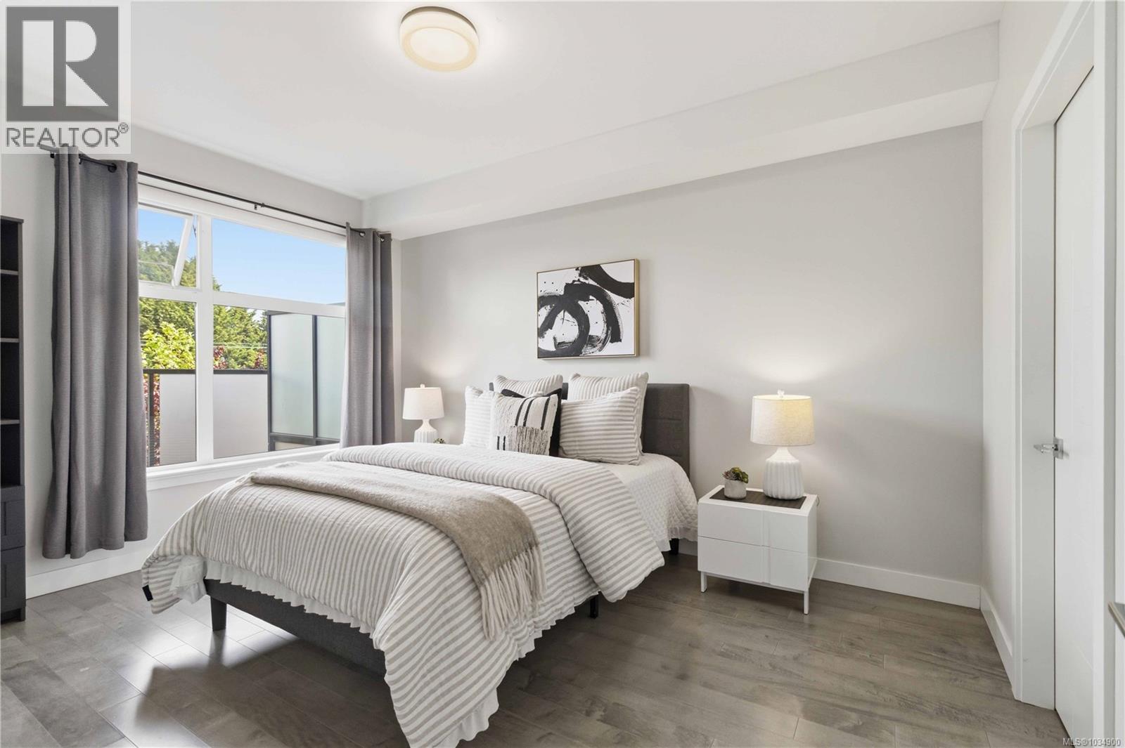 301 4000 Shelbourne Street, Saanich