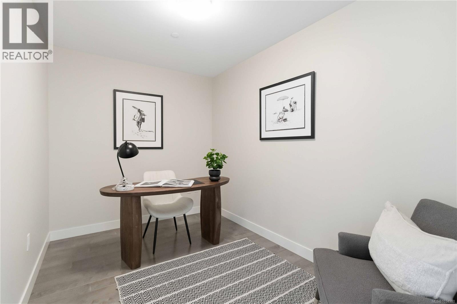 301 4000 Shelbourne Street, Saanich