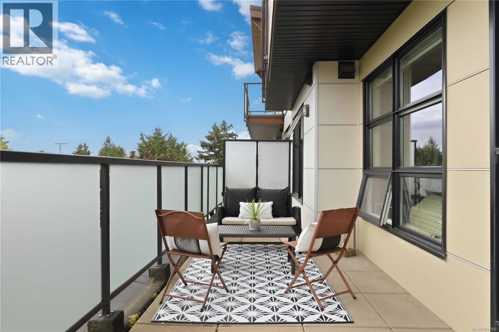 301 4000 Shelbourne Street, Saanich