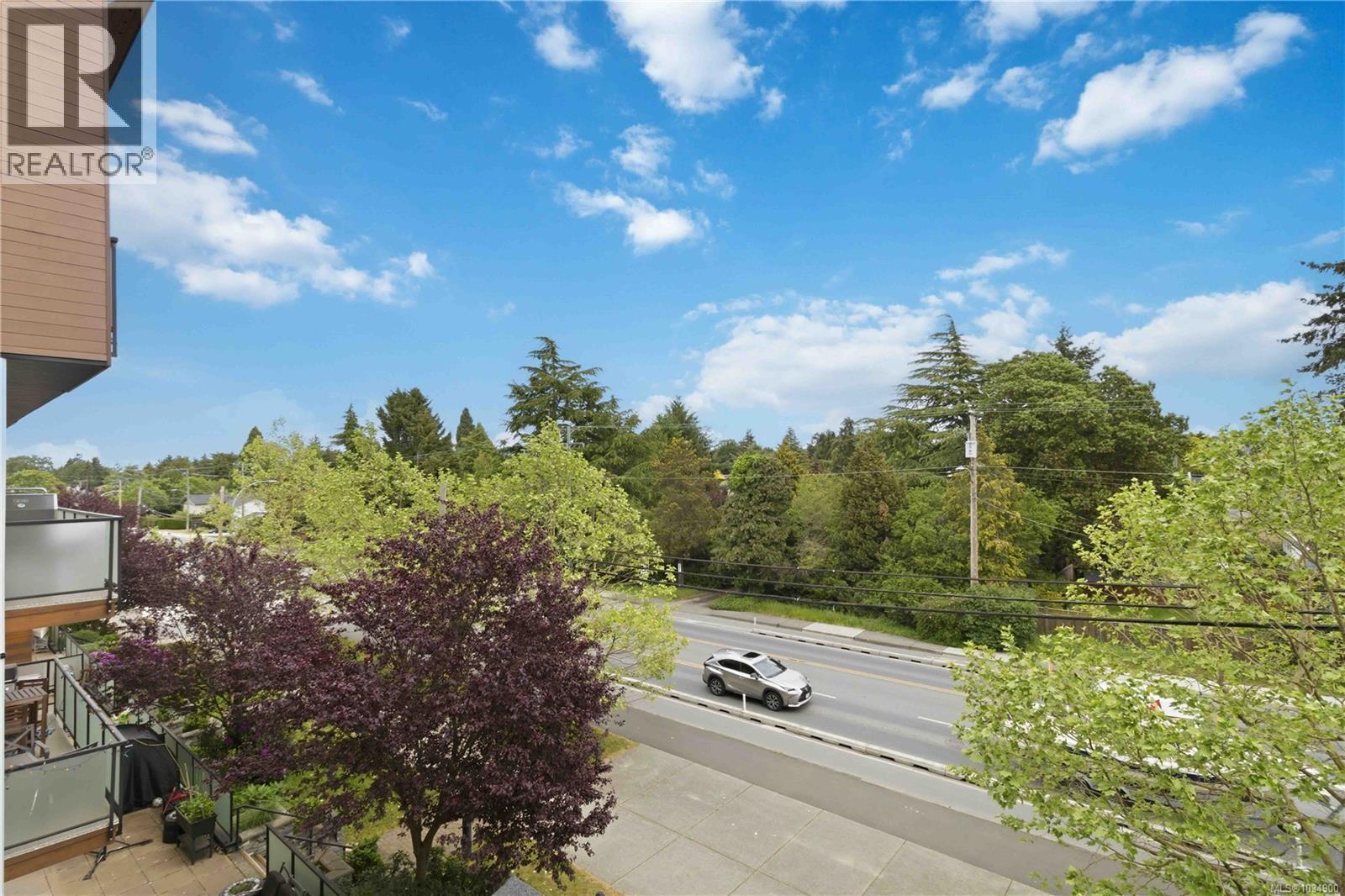 301 4000 Shelbourne Street, Saanich