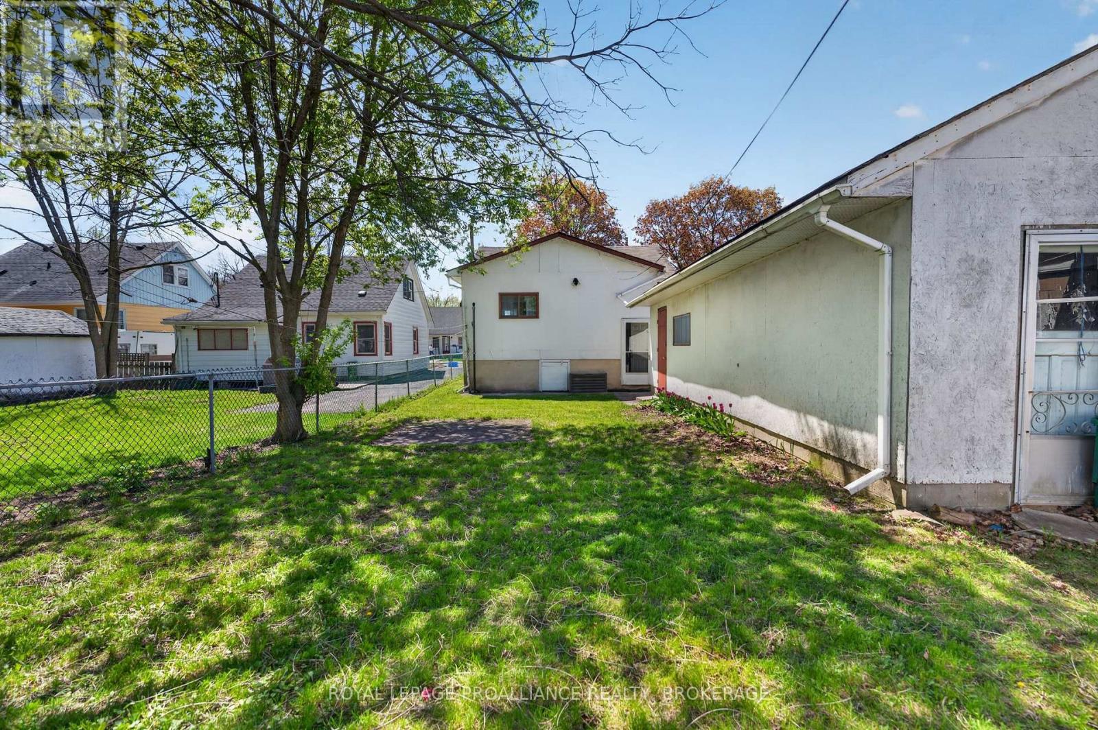 7 DUNKIRK AVENUE - 26