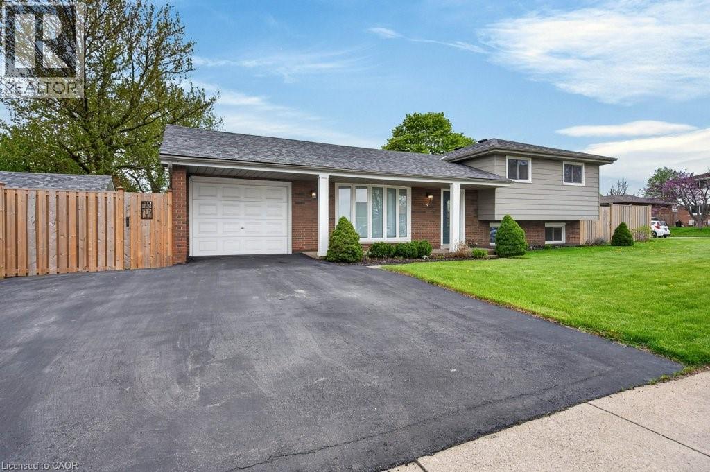4 CAMELOT Drive - Image 3