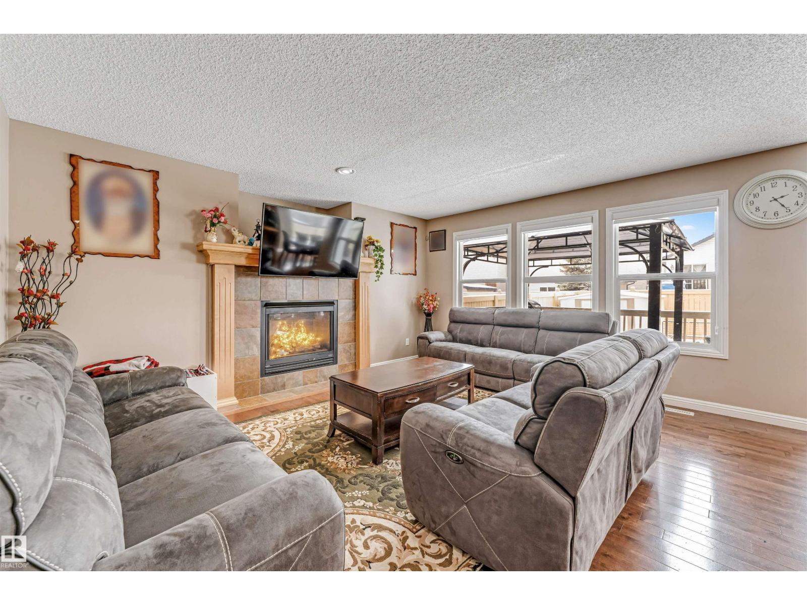 3236 26 AV NW - 26