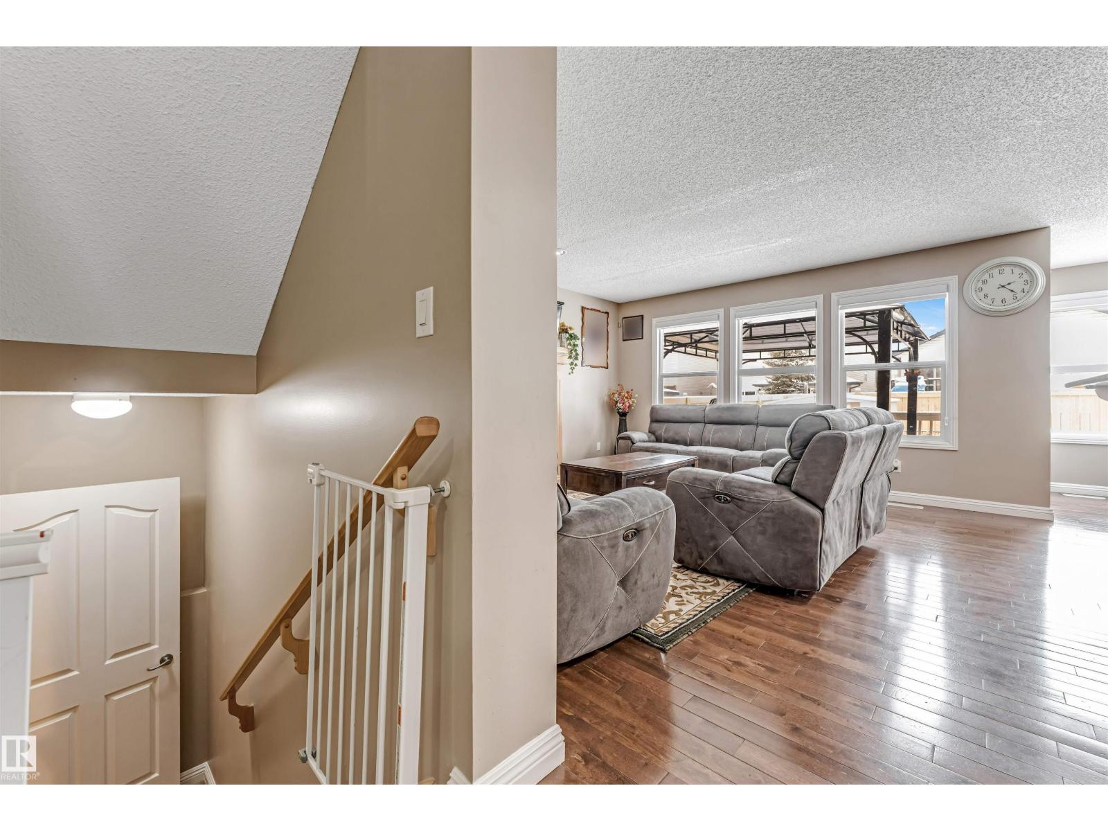 3236 26 AV NW - 15
