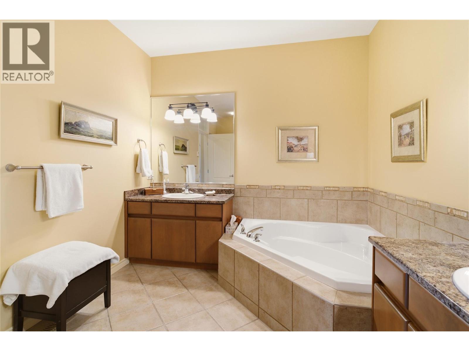 #20 2213 Waddington Court - 15