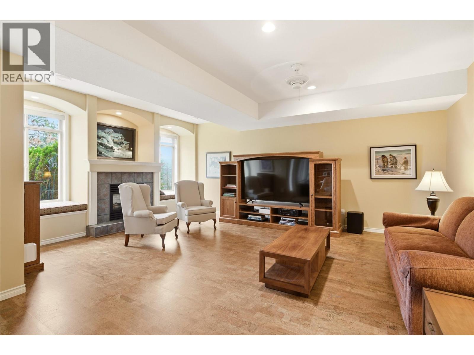 #20 2213 Waddington Court - 25