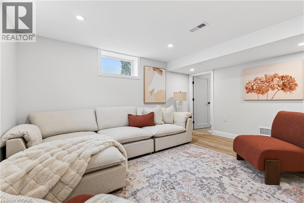 330 EAST 15TH Street Unit# Lower, Hamilton, Ontario, L9A4G5 — Photo 5