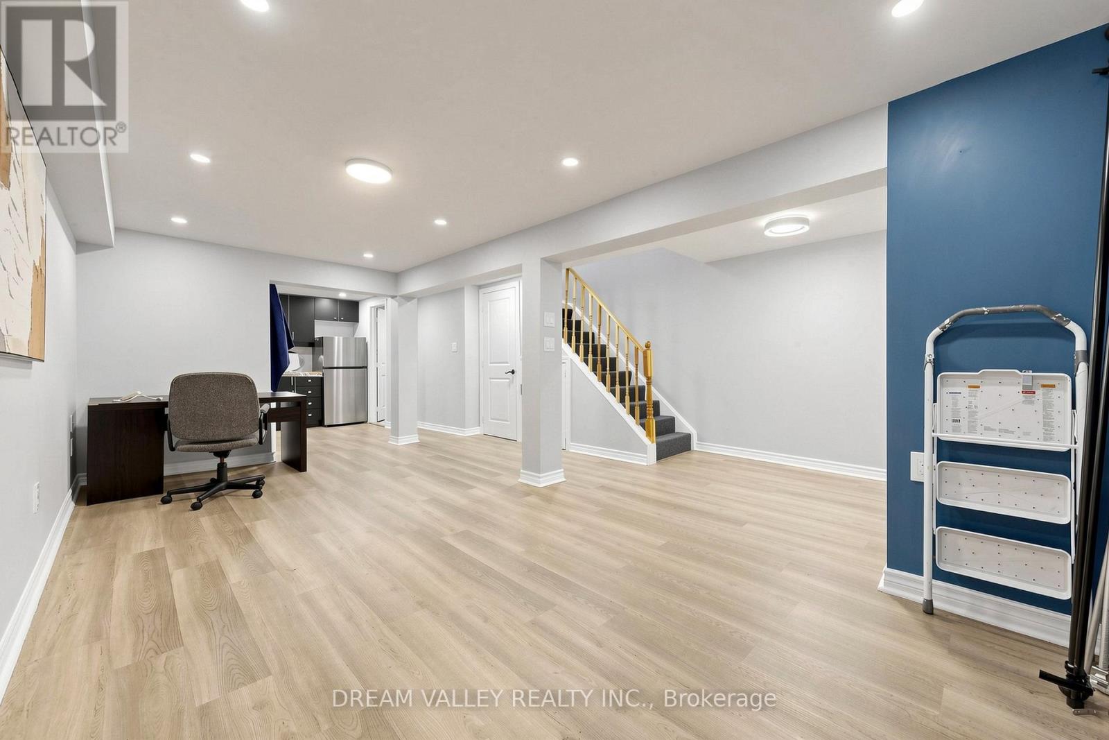 #62 2075 WARDEN AVENUE - 28