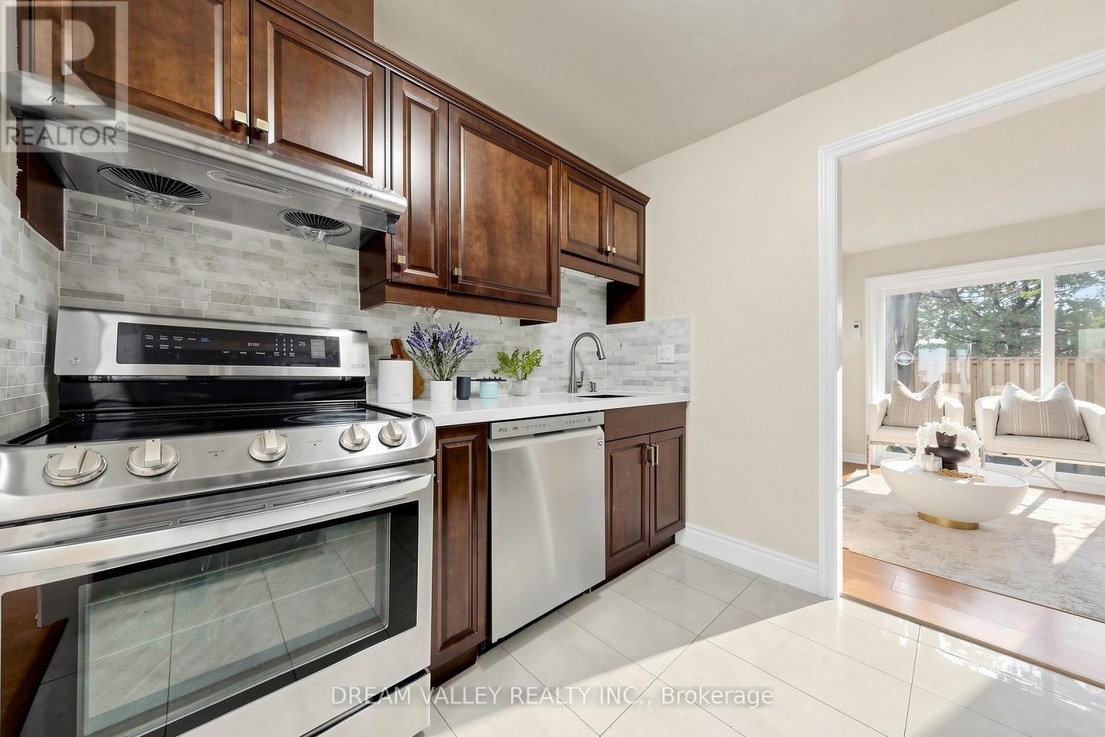 #62 2075 WARDEN AVENUE - 8