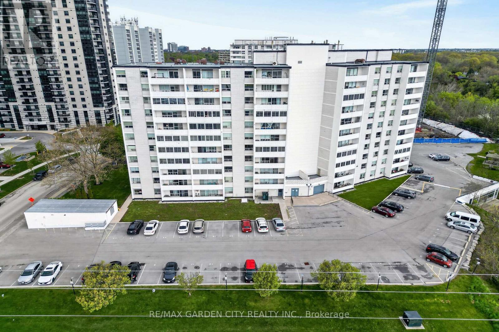 #106 35 TOWERING HEIGHTS BOULEVARD - Image 3