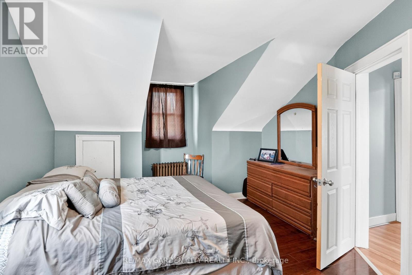 4 PEACHDALE AVENUE - 16