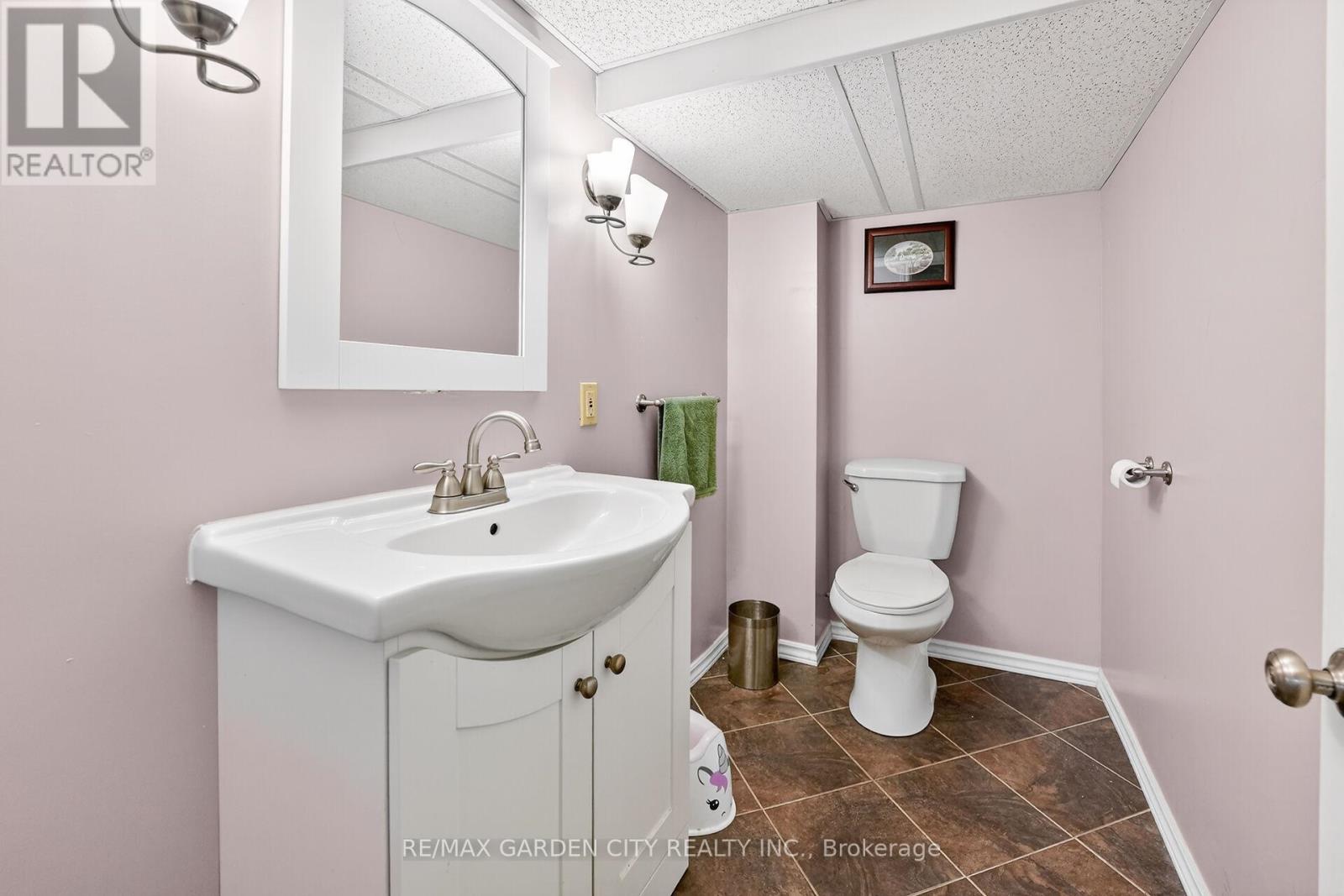 4 PEACHDALE AVENUE - 23