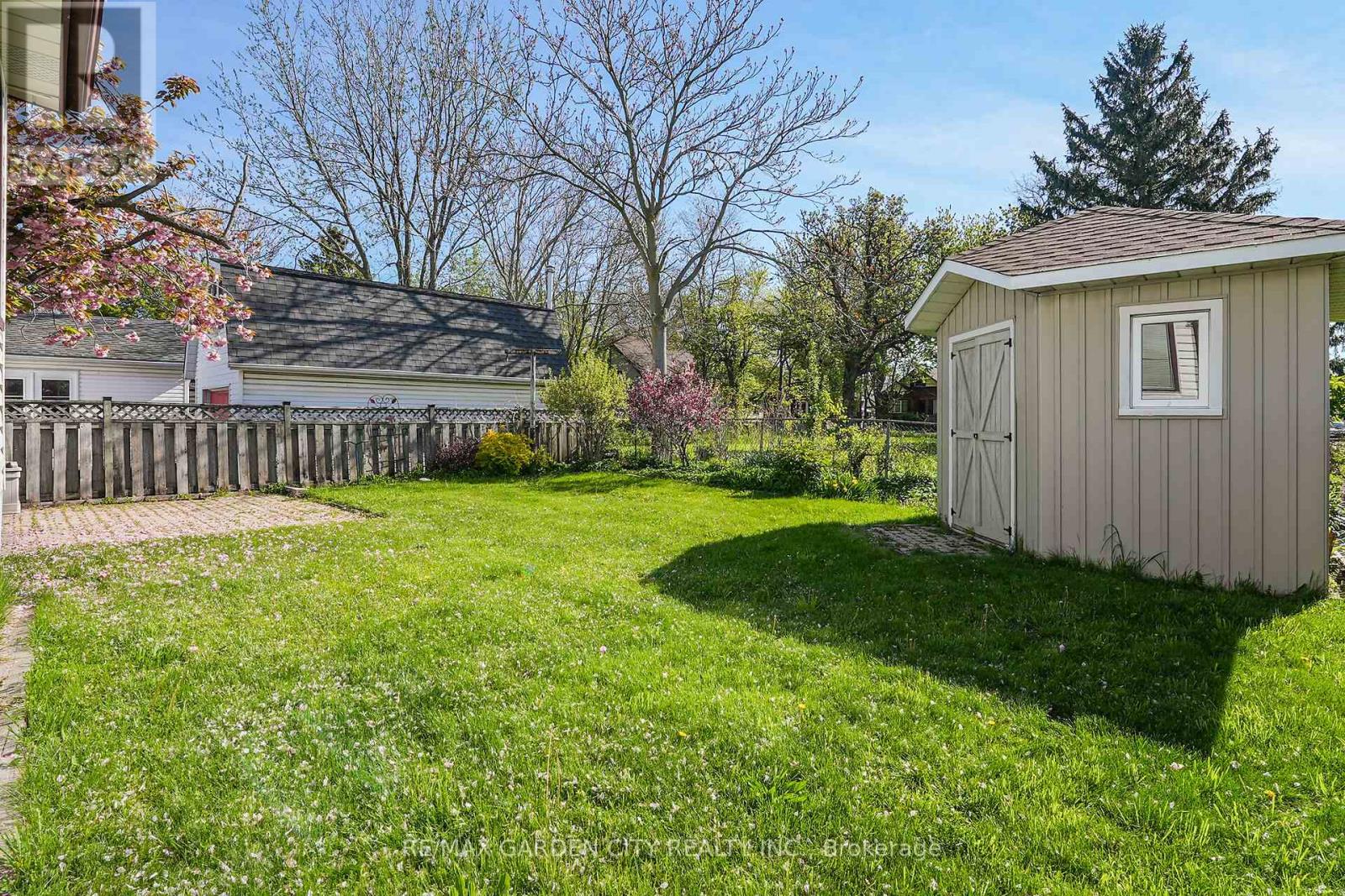 4 PEACHDALE AVENUE - 27