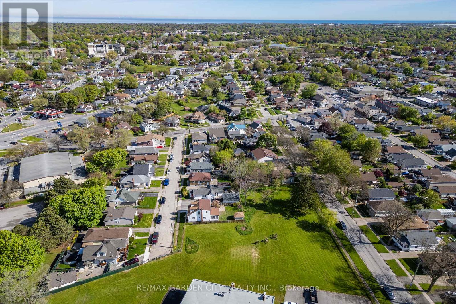 4 PEACHDALE AVENUE - 34