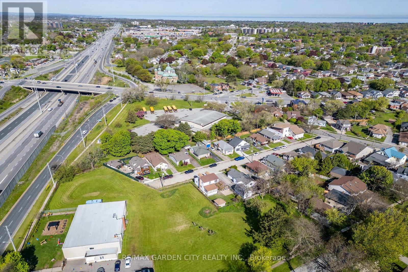4 PEACHDALE AVENUE - 36