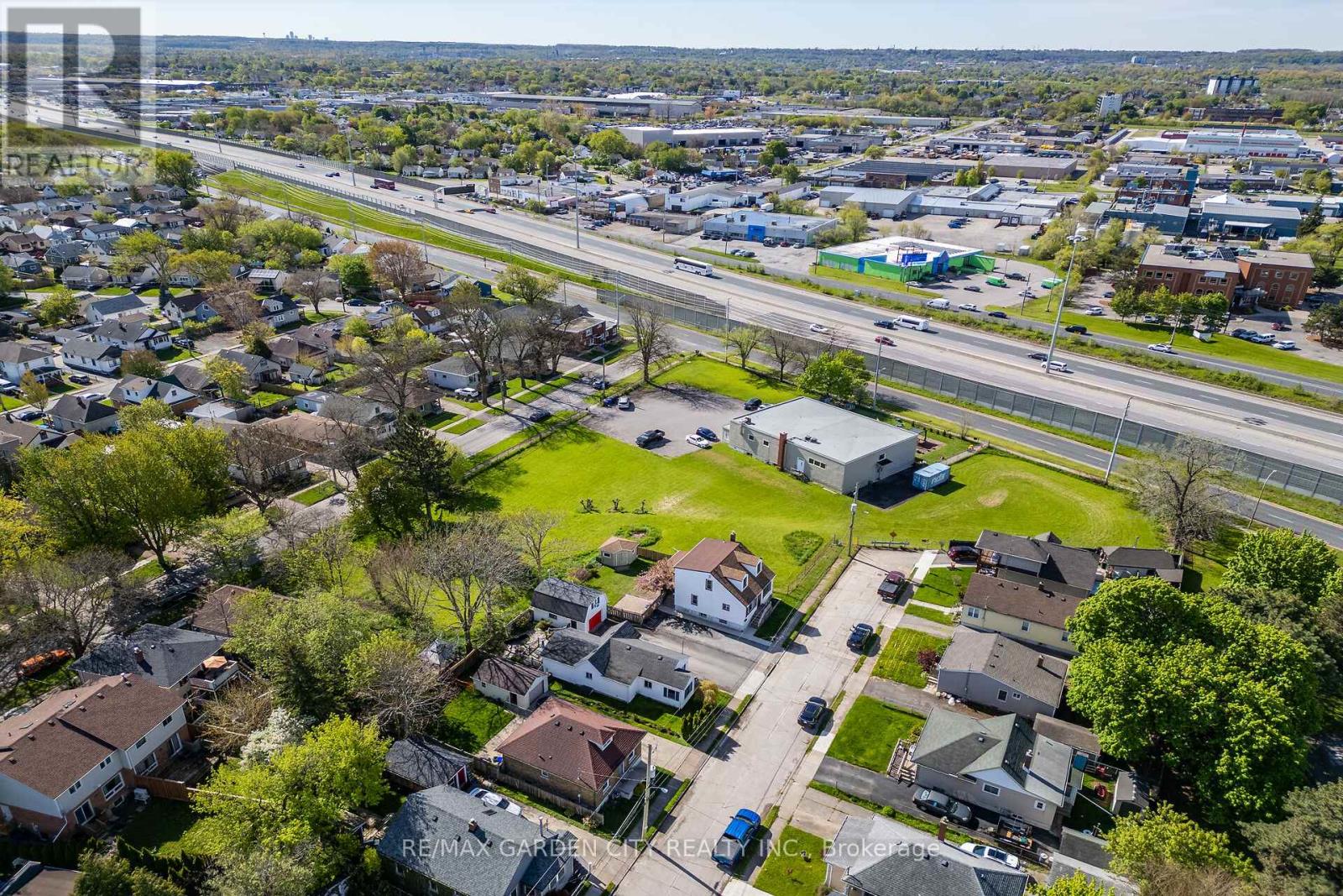 4 PEACHDALE AVENUE - 39