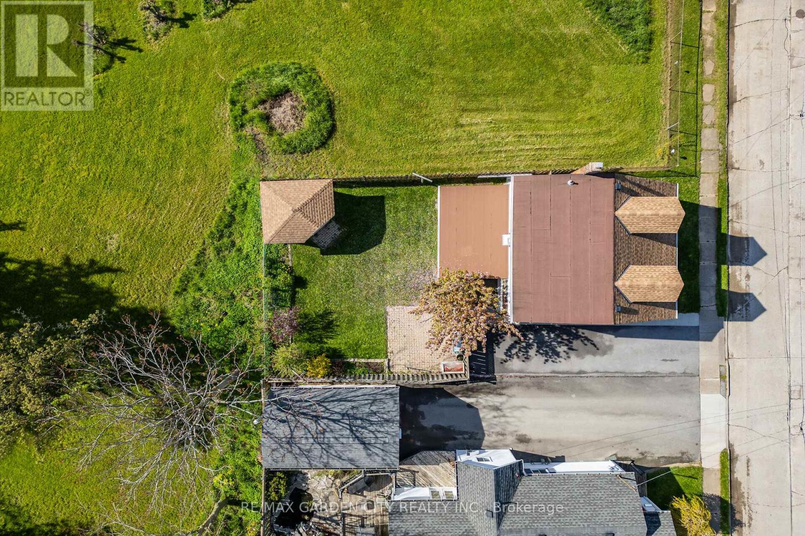 4 PEACHDALE AVENUE - 40