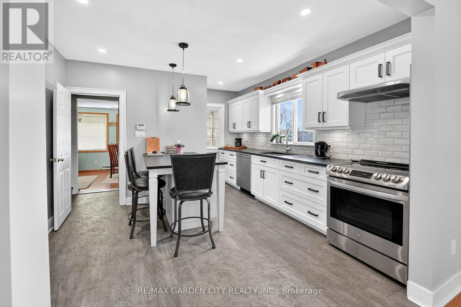 4 PEACHDALE AVENUE - 7