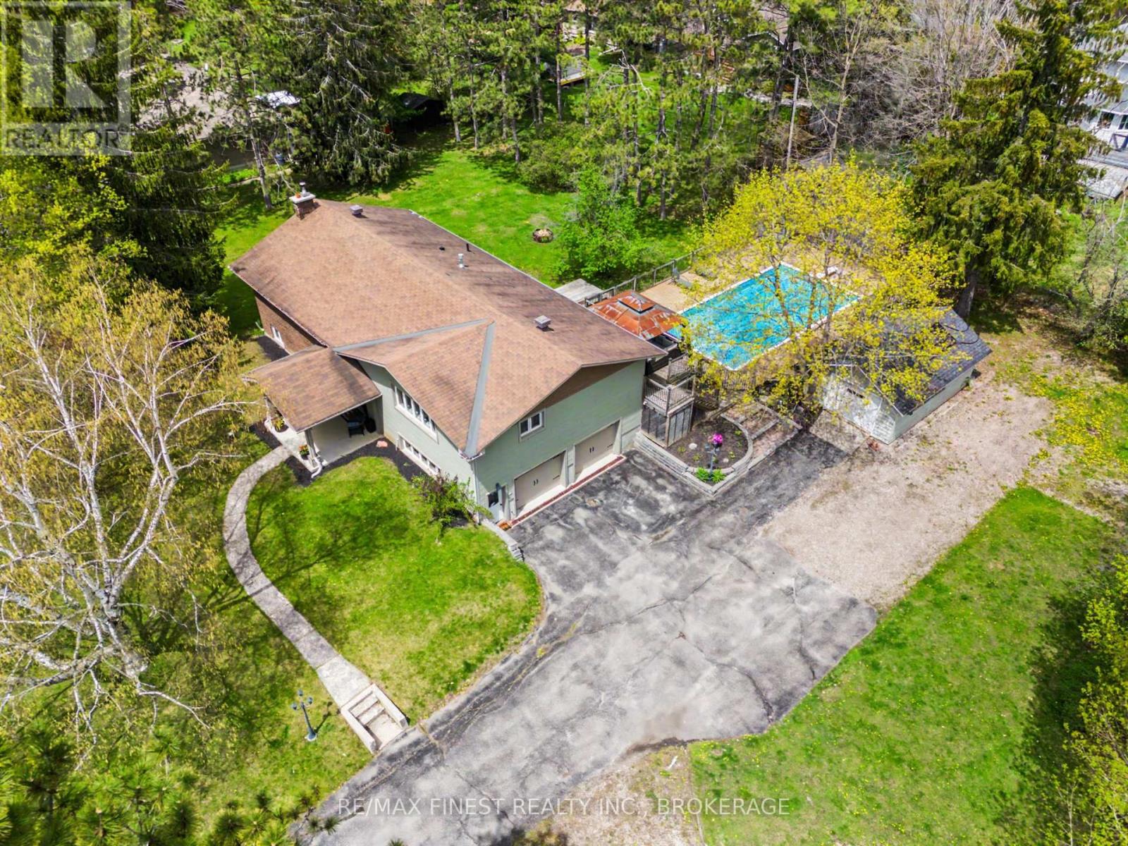 2518 RIDEAU FERRY ROAD - 43