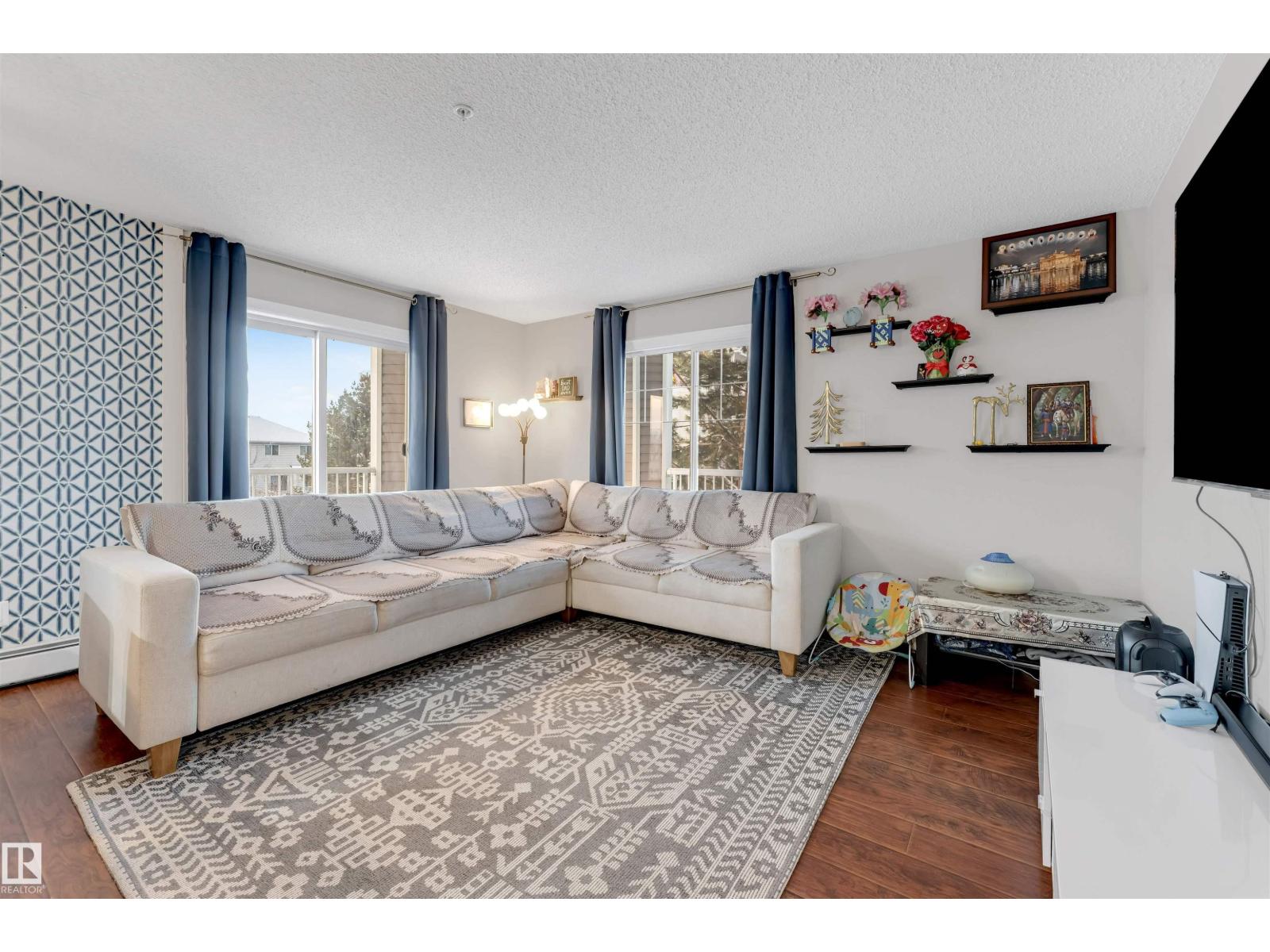 #201 4403 23 ST NW - 2