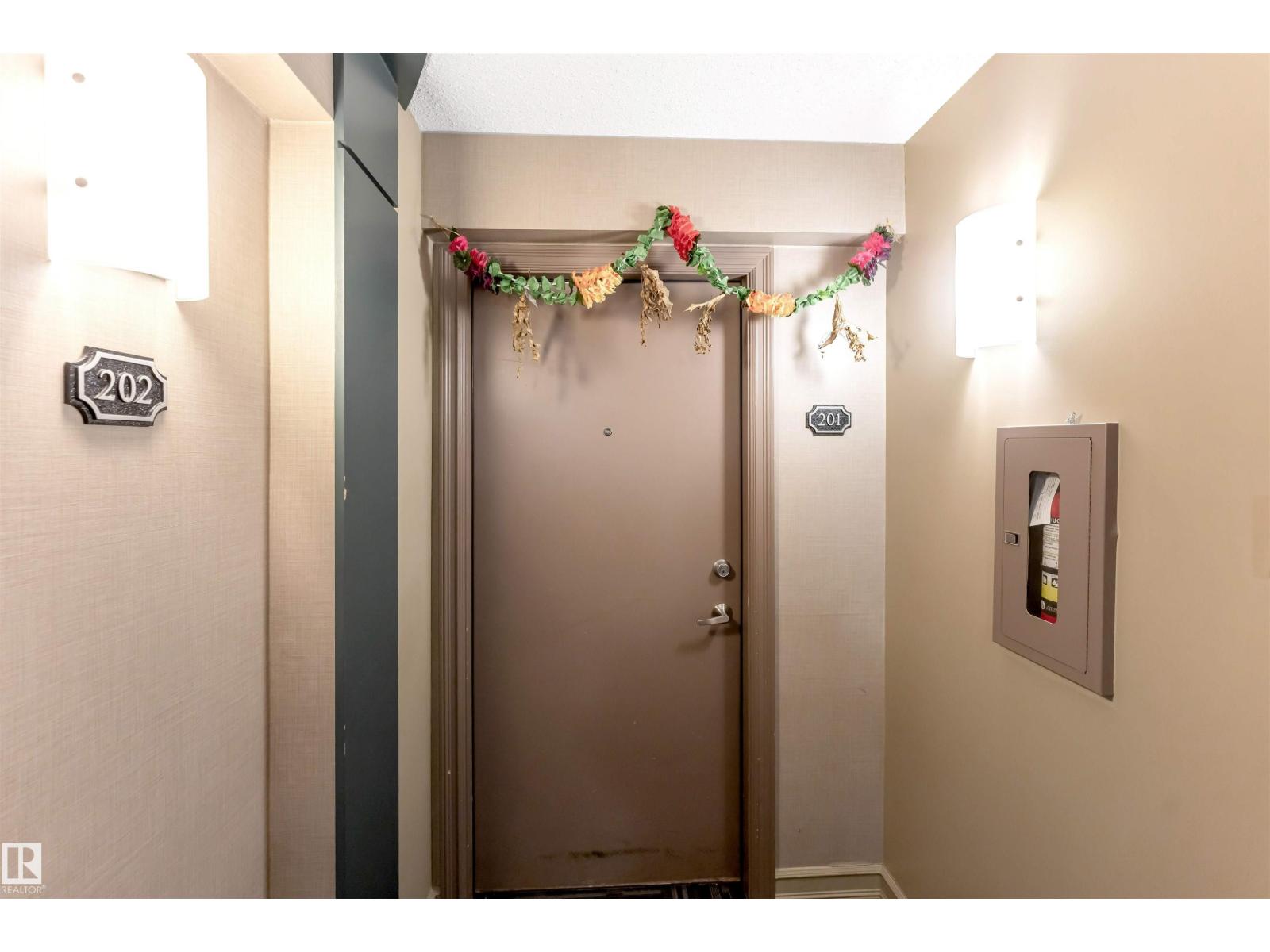 #201 4403 23 ST NW - 41