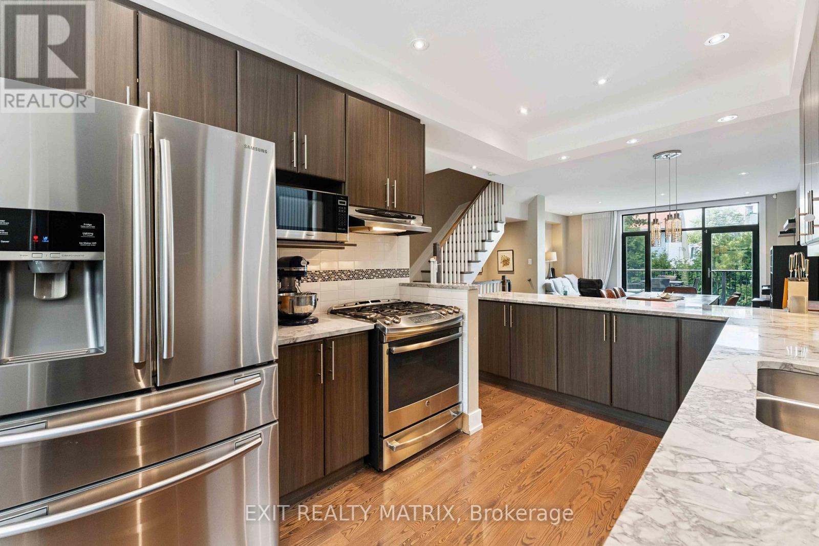 Stainless steel appliances, quartz counter tops