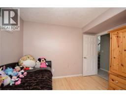 B 1143 Greenwood Ave, Esquimalt, BC V9A5K7 Photo 29