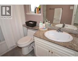 B 1143 Greenwood Ave, Esquimalt, BC V9A5K7 Photo 34